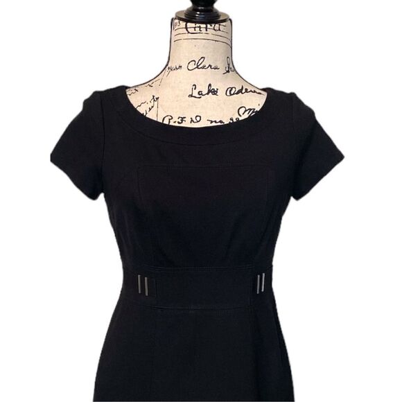 White House Black Market Black Scoop Neck Short Sleeve Sheath Dress Size 2 - Picture 2 of 7